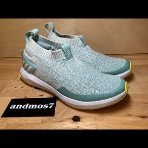 Adidas Women’s RapidaRun Laceless Shoe - Sz 5.5